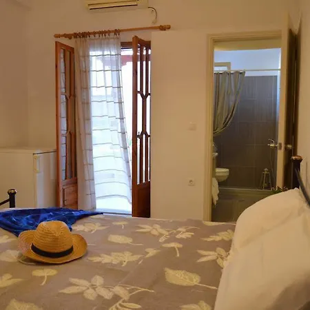 מלון דירות Galinia 4*