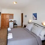Galinia מלון דירות 4*